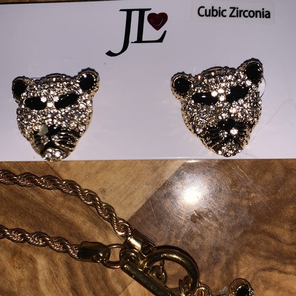 JL DESIGN CHEETA GOLDTONE EARRINGS & MATCHING TOGGLE BRACELET* - Picture 2 of 8